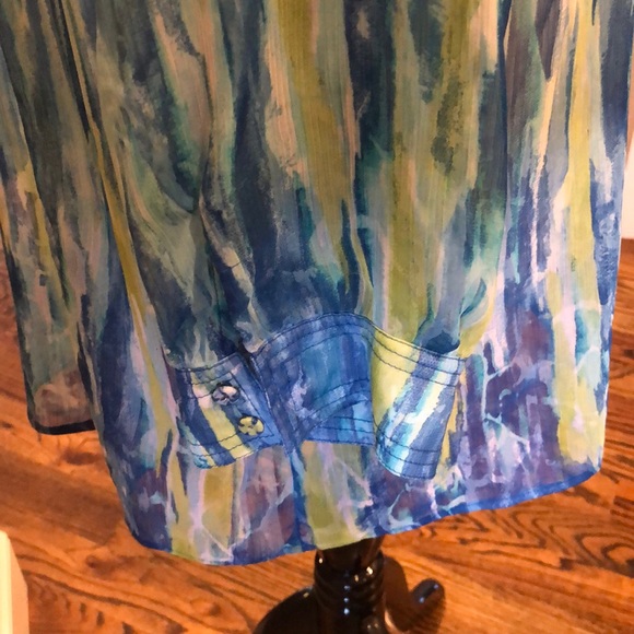 Chico’s watercolor print blouse. Size Large - Picture 3 of 8